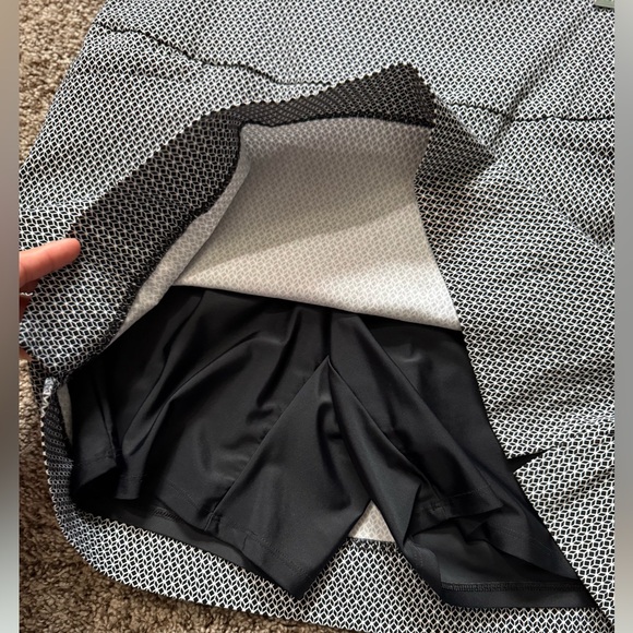 S.C.&CO Elegant Black and White Patterned Skirt - Picture 7 of 11